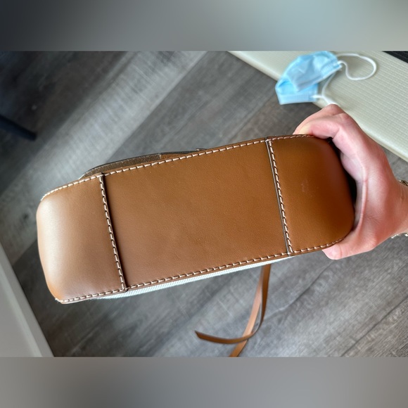 Authentic Gianni Chiarini tote shoulder bag with  attachable crossbody strap. - Picture 7 of 14